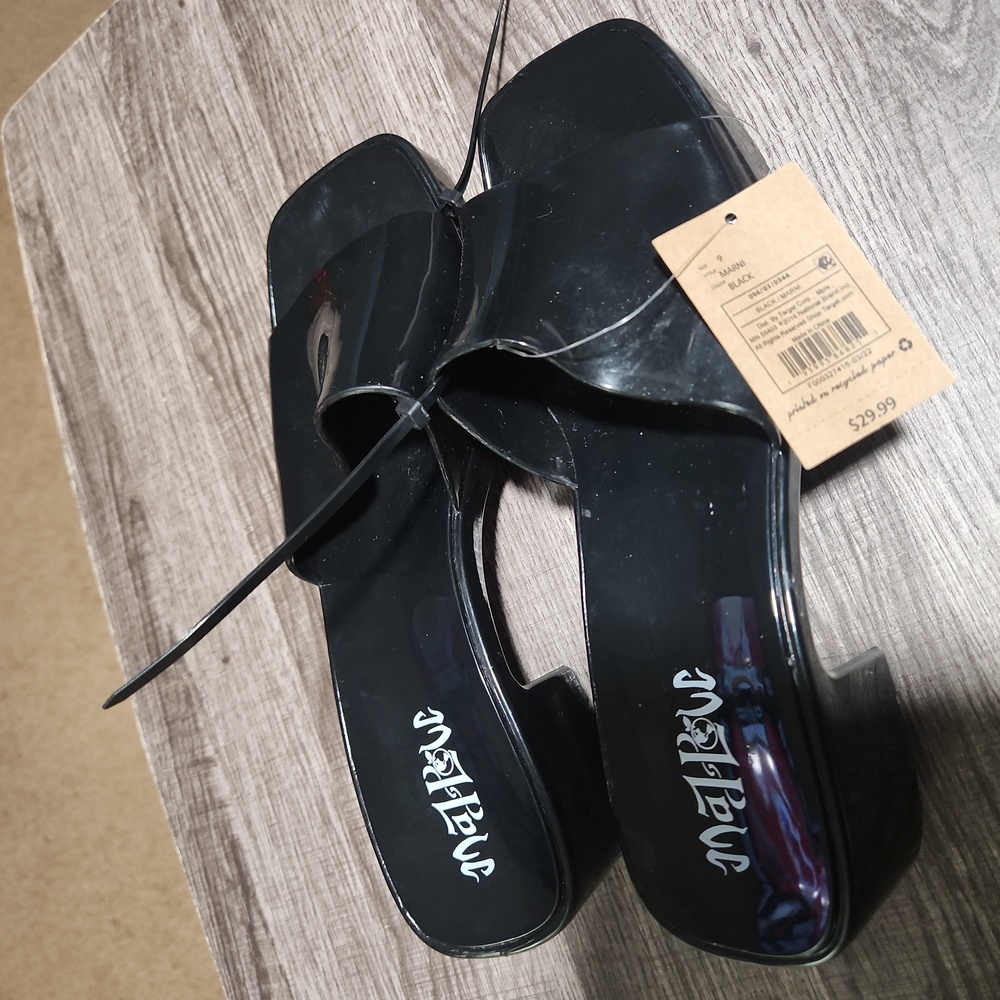 Shoes - Picture 3 of 4